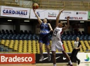 S�per 4 Sao Carlos. Argentina cay� en el debut