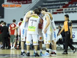 Nueve y su presentaci�n con juego solidario