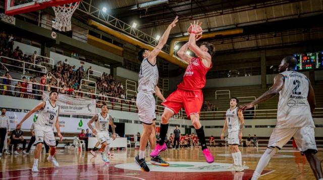 Sur: Central Entrerriano mont� su propio Show de triples