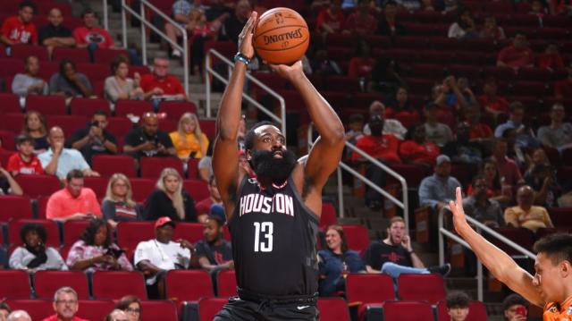 Houston Rockets abri� la pretemporada con una paliza