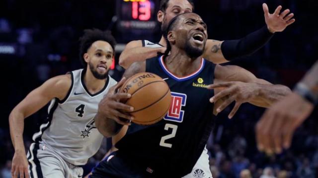 Leonard anestesi� a los Spurs