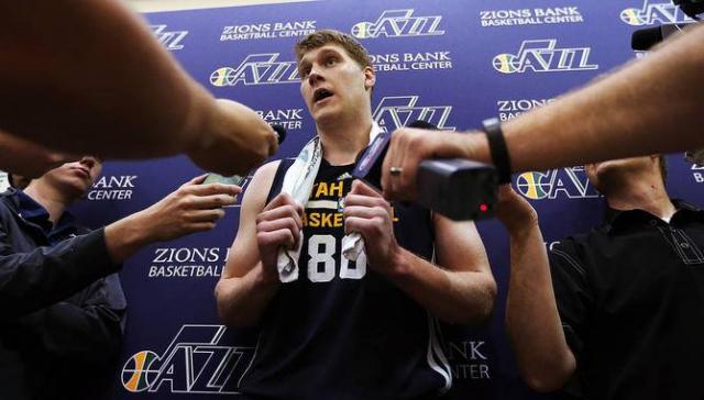 Echag�e incorpor� a Dallin Bachynski