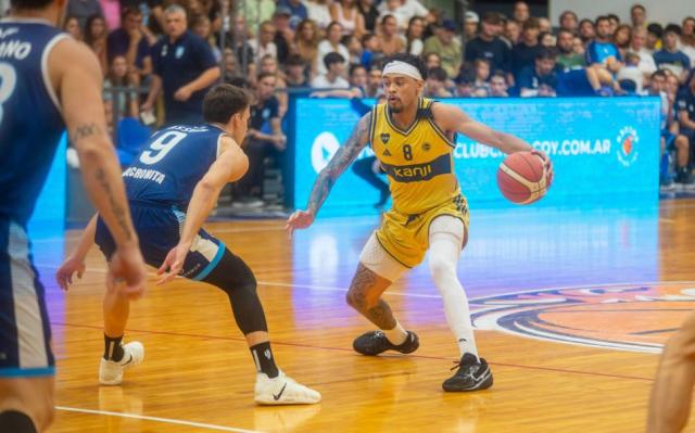 Con los dientes apretado