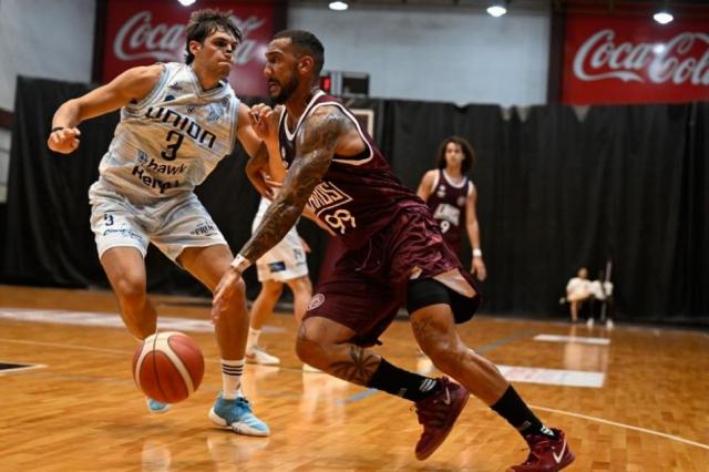 Sur: Villa Mitre y Lan�s se impusieron en casa