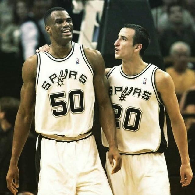 Gin�bili alcanz� a David Robinson