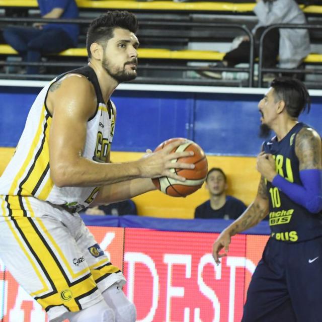 Golpe de doble impacto