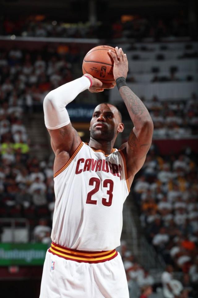 Con sufrimiento, Cleveland se adelant� ante Indiana